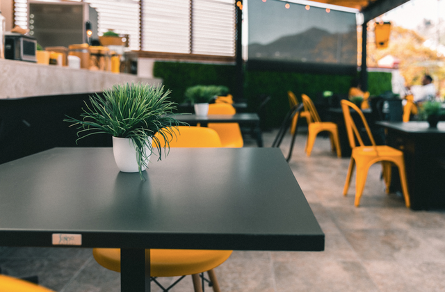 How Choosing the Right Table Can Elevate Your Restaurant’s Atmosphere