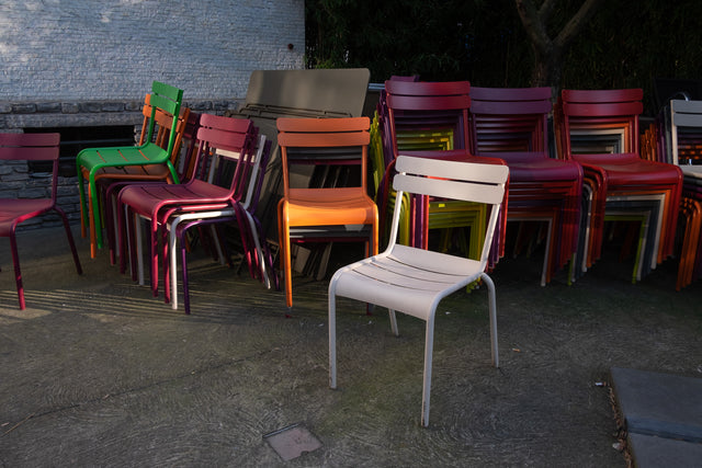 How to Maintain Outdoor Restaurant Furniture